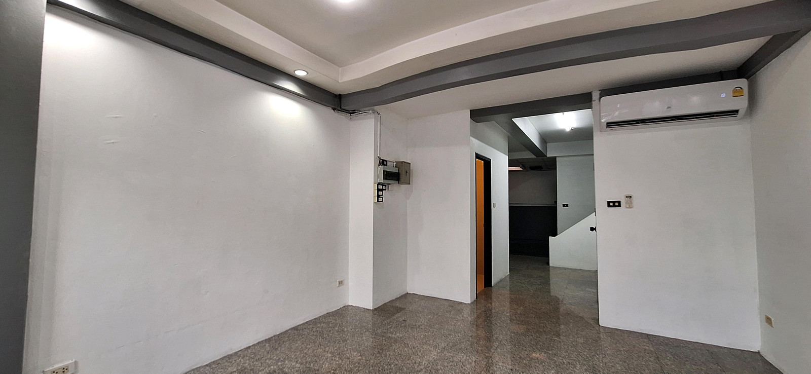 Office for rent, town in town, Soi 2, Sriwara, price 32,000 baht. – รูปที่ 2