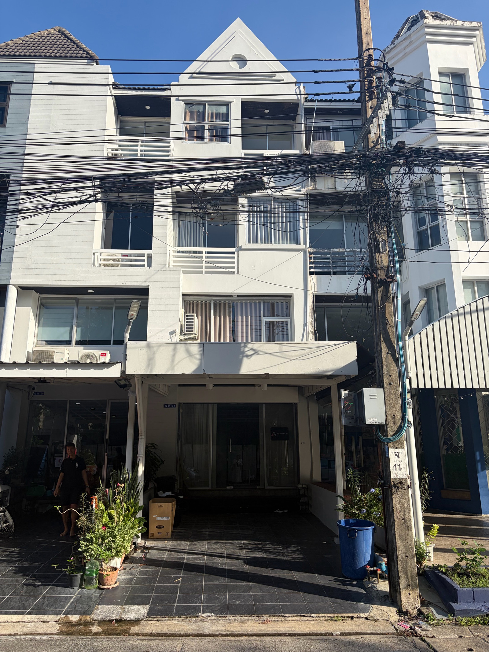 🏢 4-story building for rent, Town in Town, newly renovated, 25,000 baht/month 📞 065-536-5165