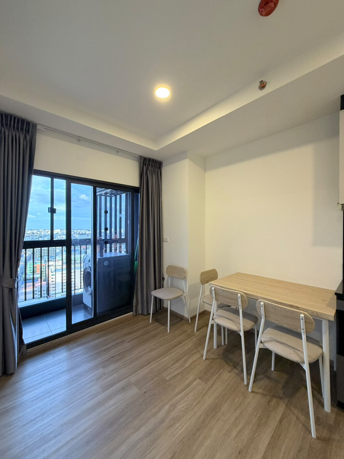For Rent!!! | THE STAGE Mindscape Ratchada - Huai Khwang |🏡✨ Modern 1-bedroom condo on the 20th floor, just 250 meters from MRT Huai Khwang. Enjoy convenient city living with premium facilities including an Onsen, – รูปที่ 3