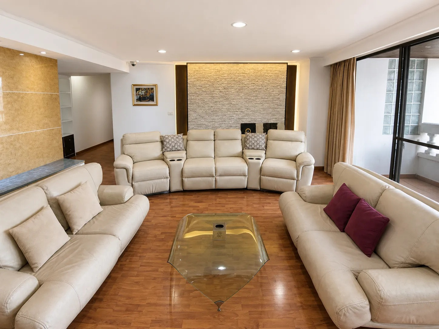 For sale: The Regency Condominium, Penthouse room, size 350 sq m, 4 bedrooms, 5 bathrooms, cheapest price in the building.