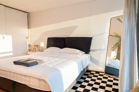 3BR Glass House · Skyline View · 1 Min BTS – รูปที่ 3