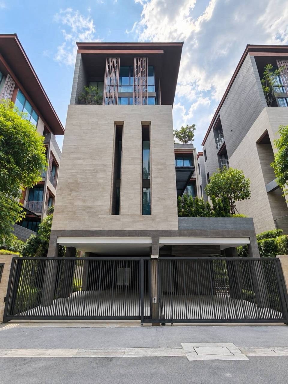 urgent !! Best price: Anina Villa Sathorn-Yenakat (luxury villa with swimming pool)
