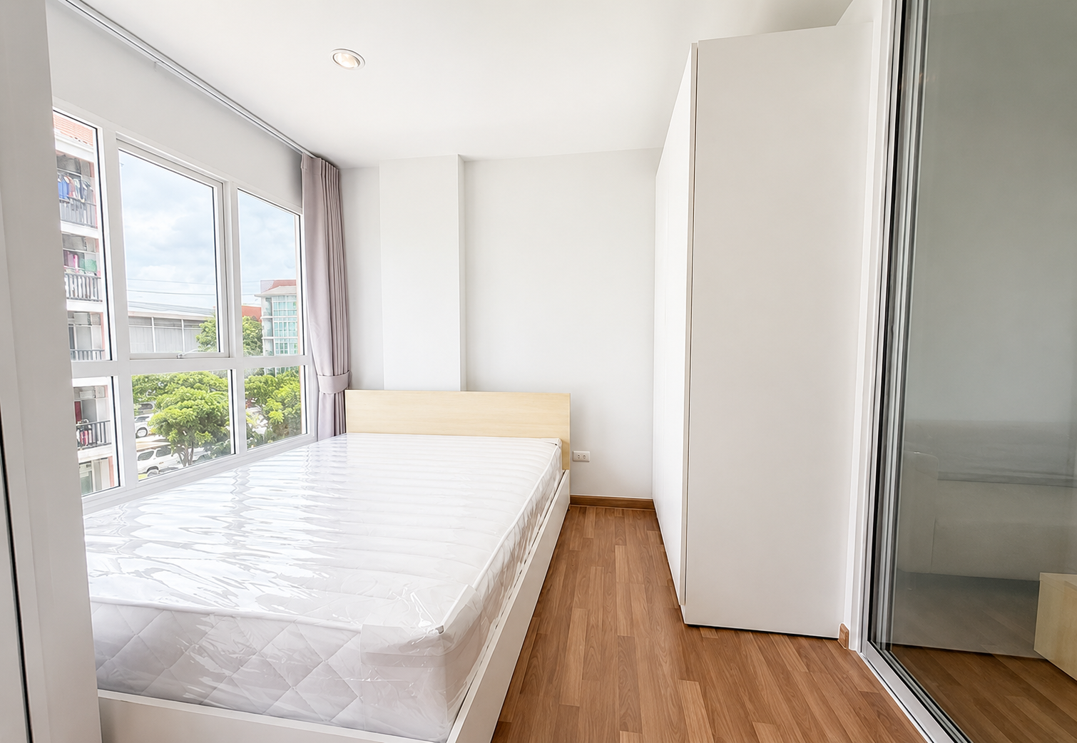 💰 Condo for sale with existing tenant, receiving rental income of 6,400 THB/month. Estimated return on investment: approximately 7.6% per year. 💰 Condo for sale with existing tenant, receiving rental income of 6,400 THB/month. Estimated return on investment: approximately 7.6% per year.