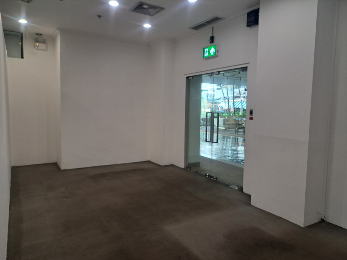 Promotion  216,000  / month for rent  Chao Phraya Tower  (Close to BTS: Sapan Taksin )