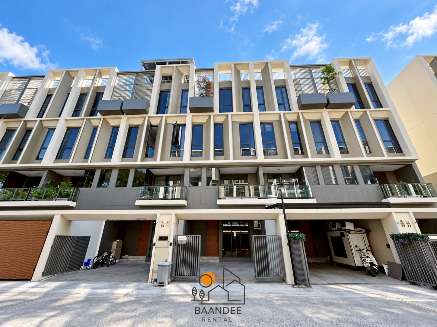 For rent, Ther Ladprao 93, 223 sq m, 3 bedrooms, 4 bathrooms, pets allowed.