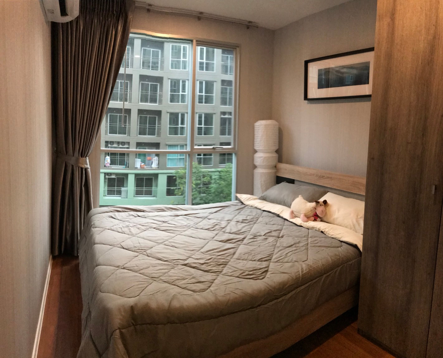 P-52062 คอนโดให้เช่า Lumpini Place Bangna Km.3 ห้องชั้น 4 ตึก A ใกล้ Central บางนา | 1 นอน 26 ตรม. วิวสระว่ายน้ำ เข้าอยู่ได้เลย Line@easythaihome 085-592-2897 