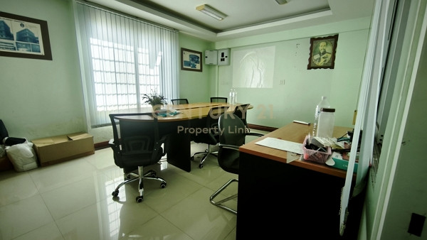 Rare Gem! 4.5-Storey Home Office/Commercial Building in Inthamara-Saphankwai | 700 Sq.m. Space & 8 Parking Spots No.50-OT-69014 – รูปที่ 3