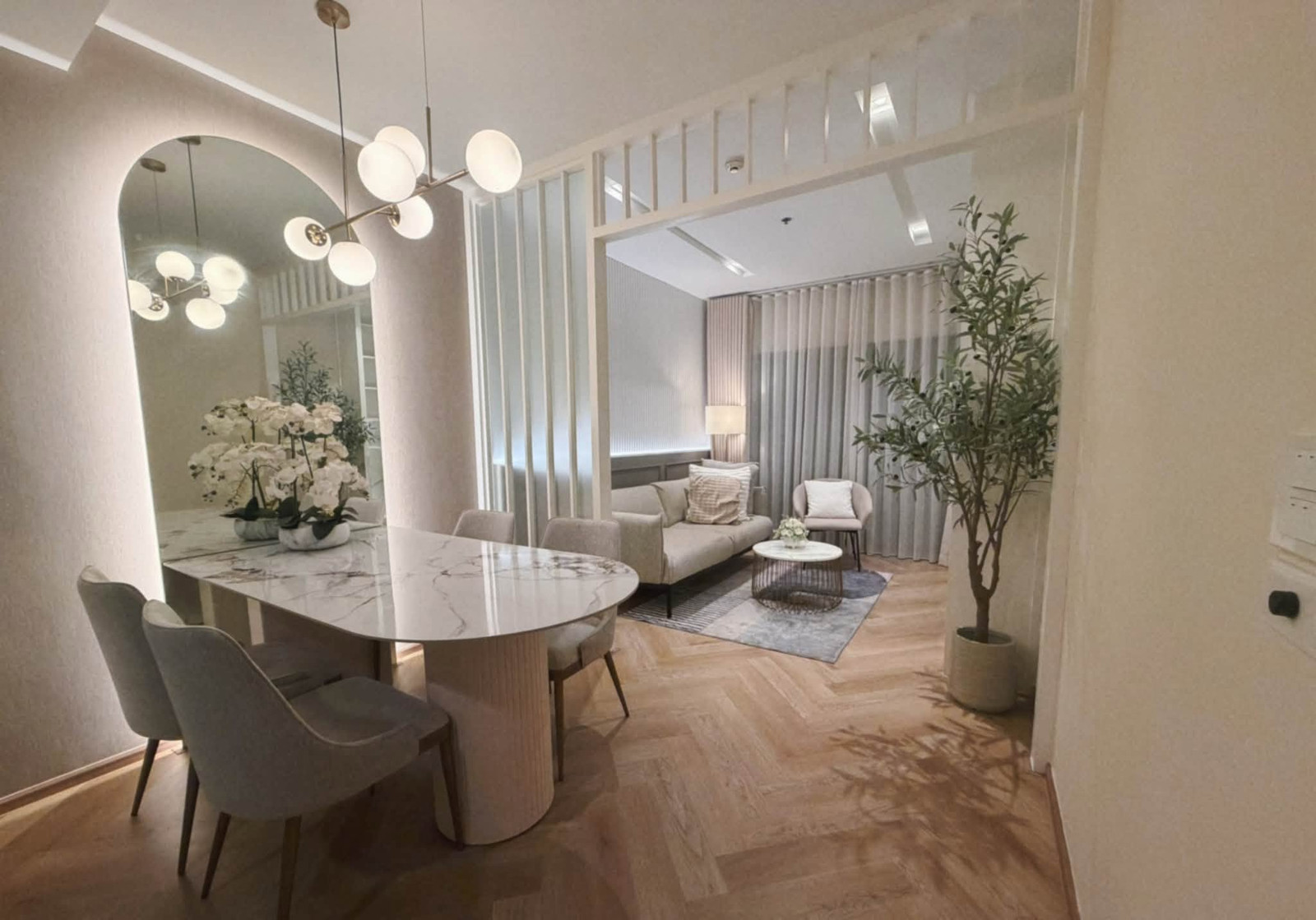 👻💕 Noble Refine 💕👻 1 BEDROOM + 1 BATHROOMS | 51.68 SQ.M.  - Rental Price : 40,000 Baht/month
