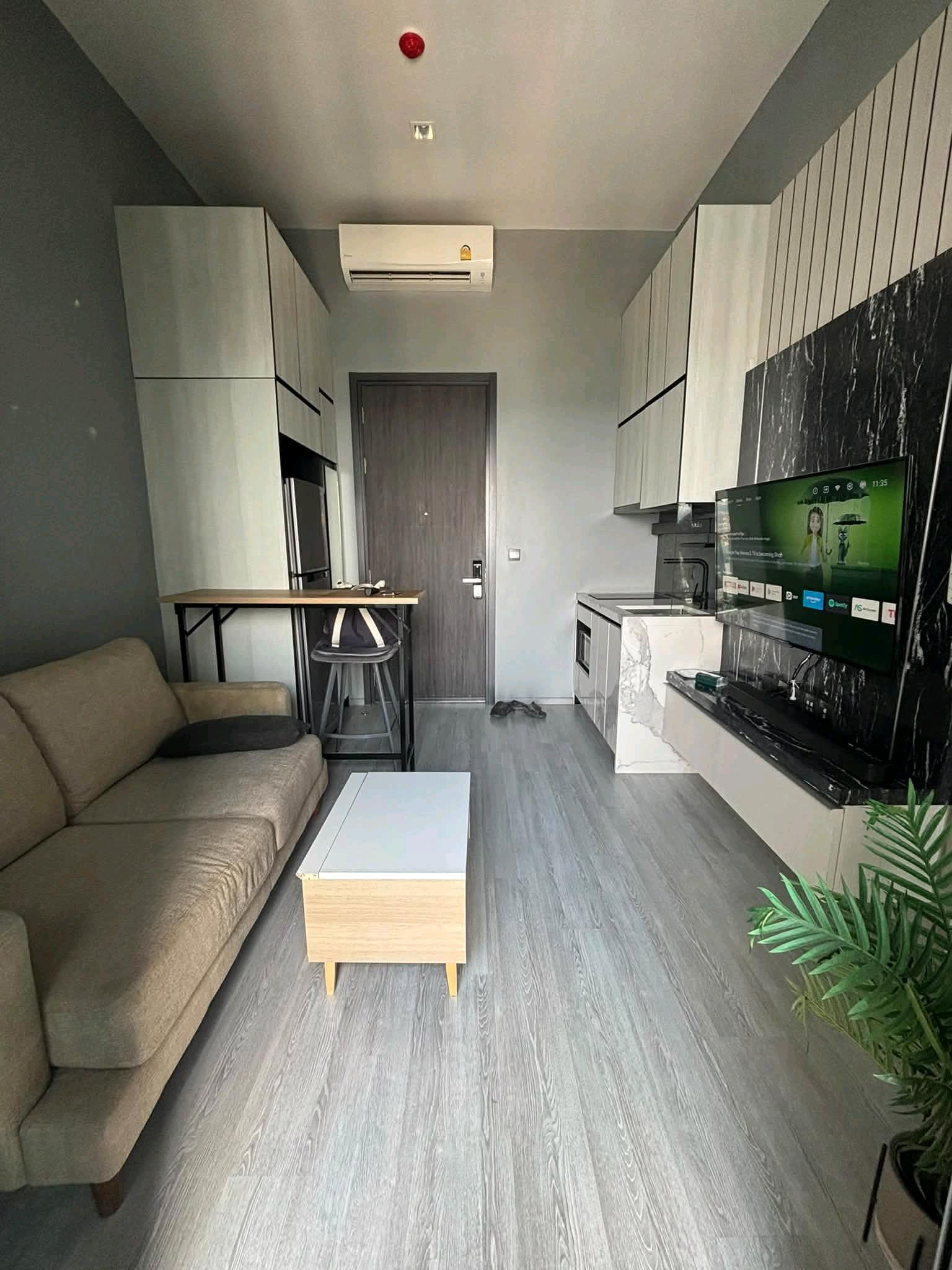 ✨ 27th floor, high ceiling, airy and comfortable with Custom Interior Design.