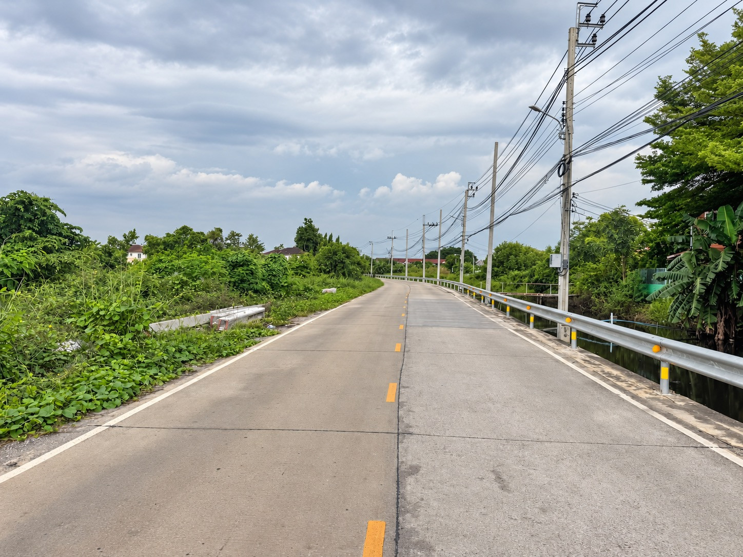 Large plot of land for sale, 19 rai, Bang Rak Phatthana - Bang Bua Thong, Nonthaburi | Width 145 m. | Suitable for developing housing projects, detached houses, townhomes | Near MRT Purple Line - Central Westgate | Selling price 180 million baht