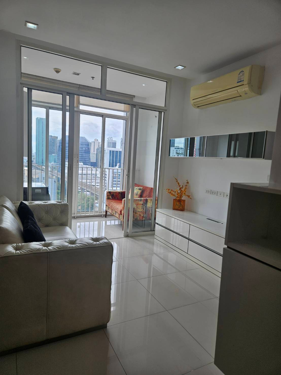 Condo for sale, Ideo Verve Ratchaprarop, 1 Bed, open city view, sky pool, fitness center, location connected to Phayathai and Central World, next to ARL Ratchaprarop 0 m. Condo for sale, Ideo Verve Ratchaprarop, 1 Bed, open city view, sky pool, fitness center, location connected to Phayathai and Central World, next to ARL Ratchaprarop 0 m.