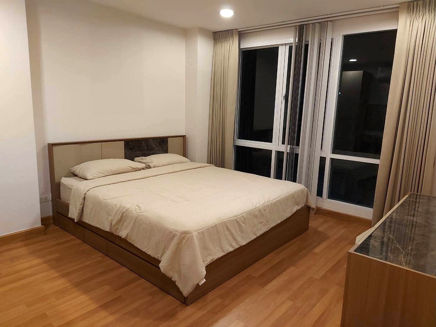 📍 𝐏-𝟏𝟑𝟖𝟕𝟏𝟐 | ให้เช่า The Aree Condominium ห้องใหญ่กว้าง 58 ตร.ม. บรรยากาศเงียบสงบ! ใกล้ BTS อารีย์ 𝟐𝟓,𝟎𝟎𝟎 บาท/ด. | Line ID: @easycondoplus | 099-229-6397 📍 𝐏-𝟏𝟑𝟖𝟕𝟏𝟐 | ให้เช่า The Aree Condominium ห้องใหญ่กว้าง 58 ตร.ม. บรรยากาศเงียบสงบ! ใกล้ BTS อารีย์ 𝟐𝟓,𝟎𝟎𝟎 บาท/ด. | Line ID: @easycondoplus | 099-229-6397