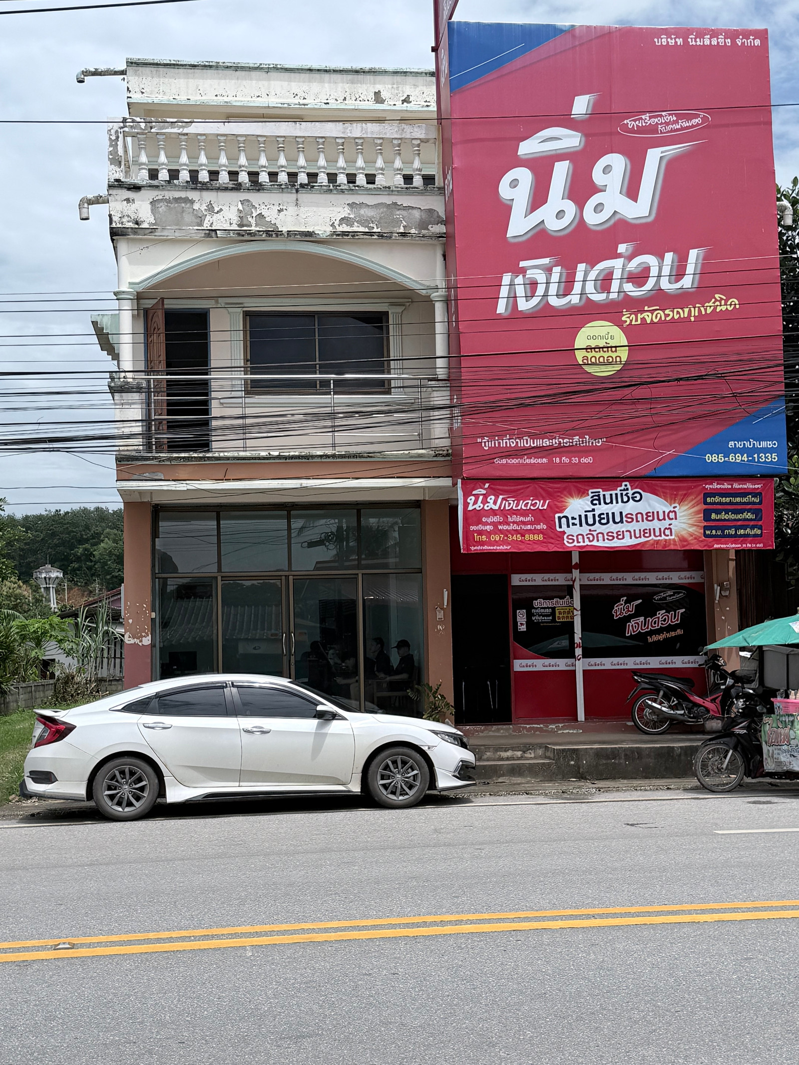 Commercial building for sale, 3 floors, 2 units, area 1 ngan 24 sq m, location next to the main road, Ban Saeo Subdistrict, Chiang Saen District, Chiang Rai Province (with office tenants and balcony overlooking the Mekong River)