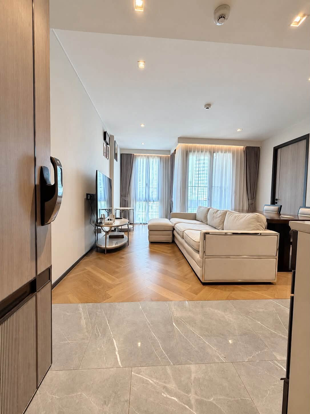 ✨ ห้องใหญ่ 50 ตร.ม. พร้อมอ่างอาบน้ำ | รวม Wi-Fi และแม่บ้านรายเดือน | The Reserve Sukhumvit 61