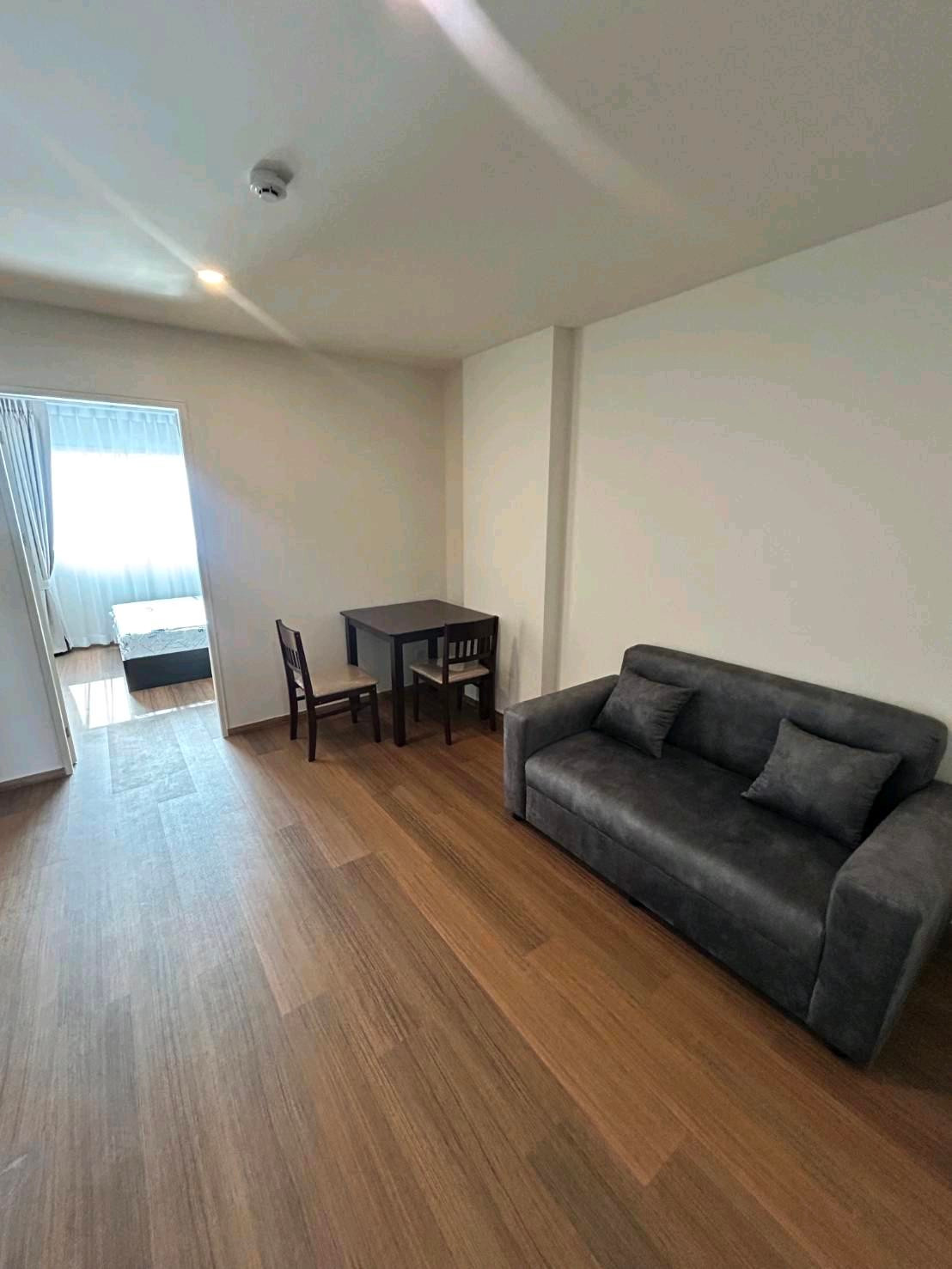 Sai likes a spacious room, Lumpini Condo Town Ekkachai 48, 34 square meters.