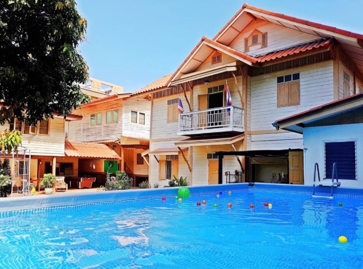 Single house for rent in Sathorn, 200 sq m., 3 Pool Villas, near BTS Surasak and Wat Khaek Silom.