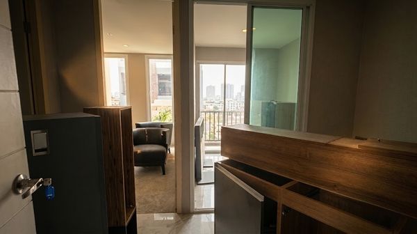 🏢 For Sale: Manhattan Park Residences | Near BTS Bearing