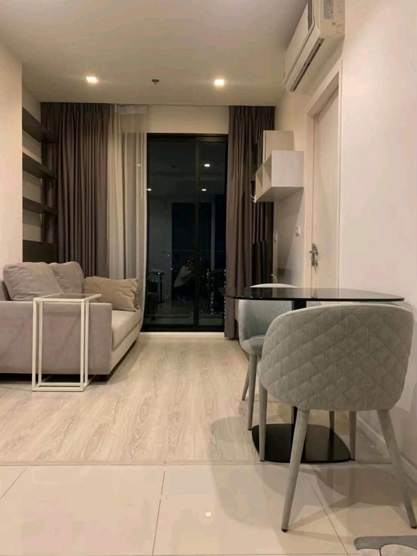 📍For rent: Quinn Condo Ratchada 17✨ 25th floor room, high view, spacious room 35 sq m., near MRT Sutthisan, convenient travel, close to food and office buildings! Nearby places 🚇 MRT Sutthisan 🚇 MRT Huai Khwang 🍜 Muang Thai Phatra Market
