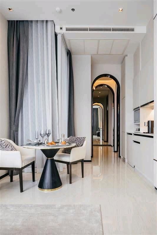 ASHTON SILOM, a luxury condo in the heart of Silom, 2 bedrooms, city view, 20th floor, decorated in Modern Luxury style with bathtub and outdoor Onsen! Experience superior living in the heart of the Silom business district, spacious room 75 sq m, beautifu