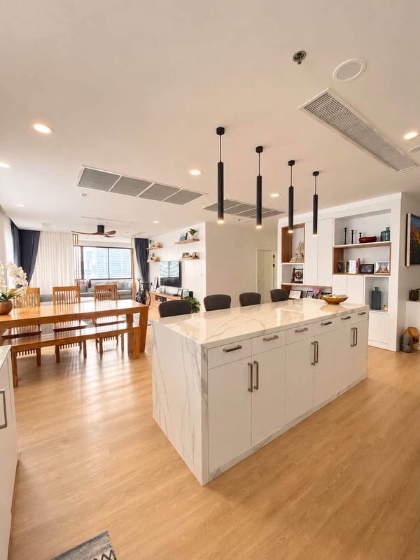 Lake Green Condo at Sukhumvit8 for rent, Big size feeling like home with Benjakitti View.