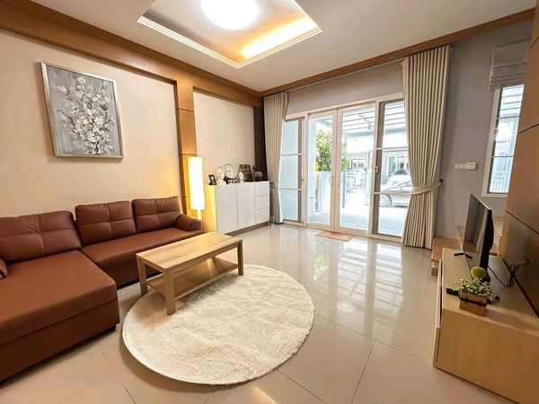 ทาวน์โฮม 3 ชั้น ซอยประดิษฐ์มนูธรรม 3 ถนนพระราม 9–ลาดพร้าว🛋️ เฟอร์นิเจอร์และเครื่องใช้ไฟฟ้าครบ ใกล้ทางด่วนพิเศษฉลองรัช ทางลงลาดพร้าว
