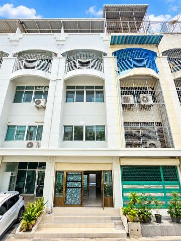 ให้เช่าตึกแถว 5 ชั้น สุขุมวิท71 BTSพระโขนง457ม. พร้อมดาดฟ้ามีหลังคา Cloud Kitchen 18ตร.ว. 250ตร.ม. ตลาดพระโขนง 300 ม.