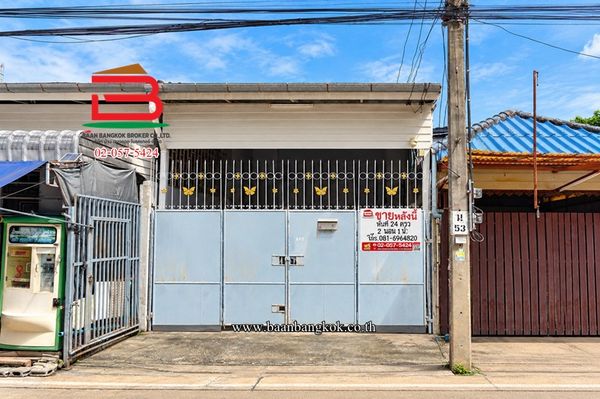 Townhouse Prachaniwet 3 (Soi 13), area 24 sq m., near Lotus Express, Tha Sai Subdistrict. Mueang Nonthaburi District Nonthaburi Province