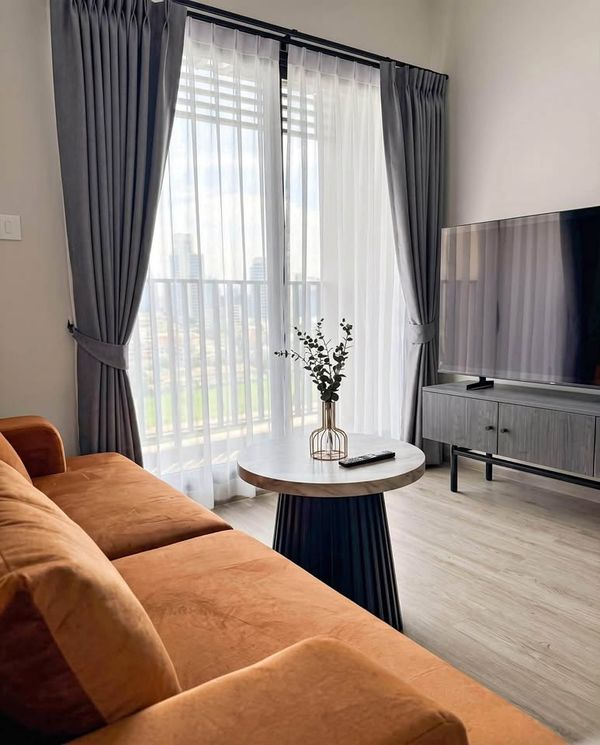 Pet Friendly, plus a common area for pets, new condo, ready to move in, convenient to travel.