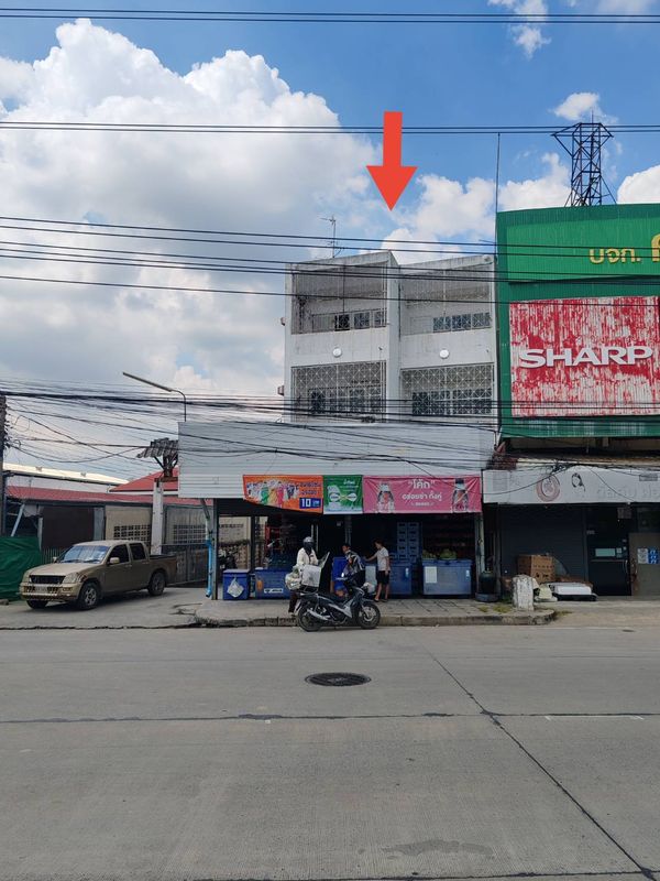 Commercial Building for Sale with Storage Yard – 176 Sq.wah, Pathum Thani | THB 18 Million 