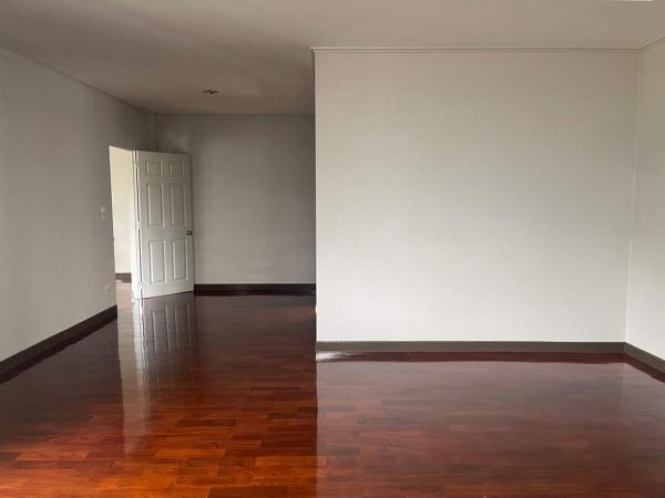 Ladawan Lake Colonial / 4 Bedrooms (FOR SALE) BCHO024
