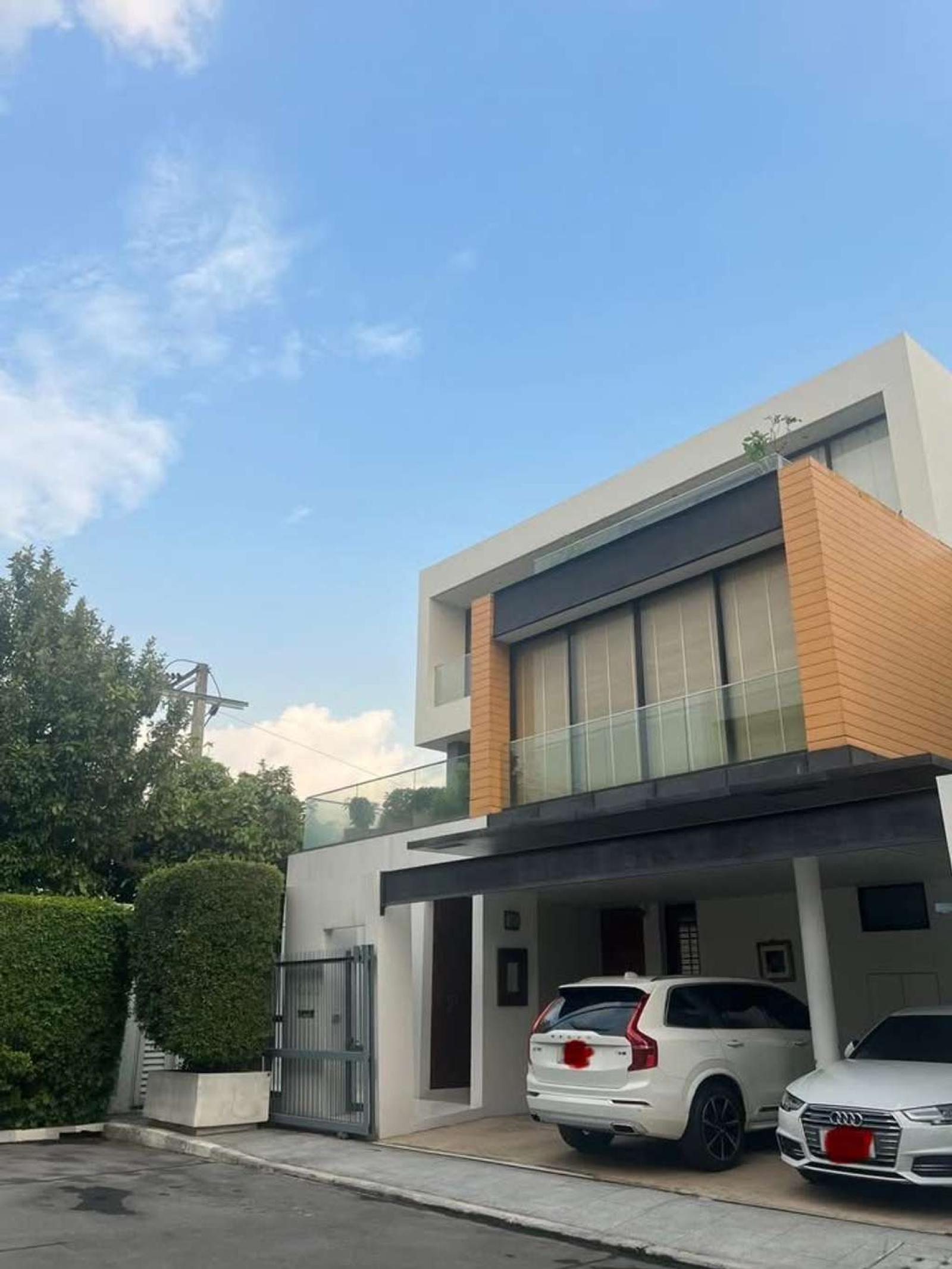 15 Gates / 5 Bedrooms (FOR SALE) TPM472 15 Gates / 5 Bedrooms (FOR SALE) TPM472