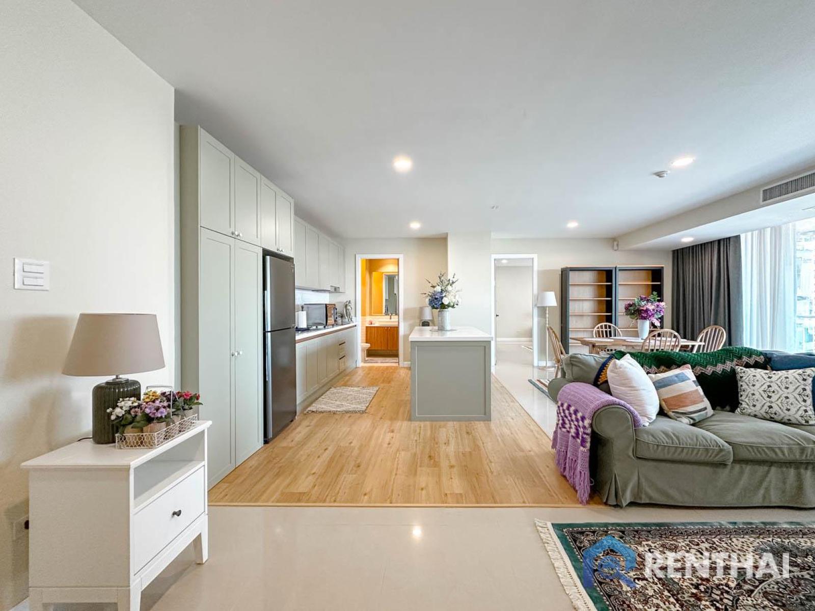 Urgent sale big room and ready to move in