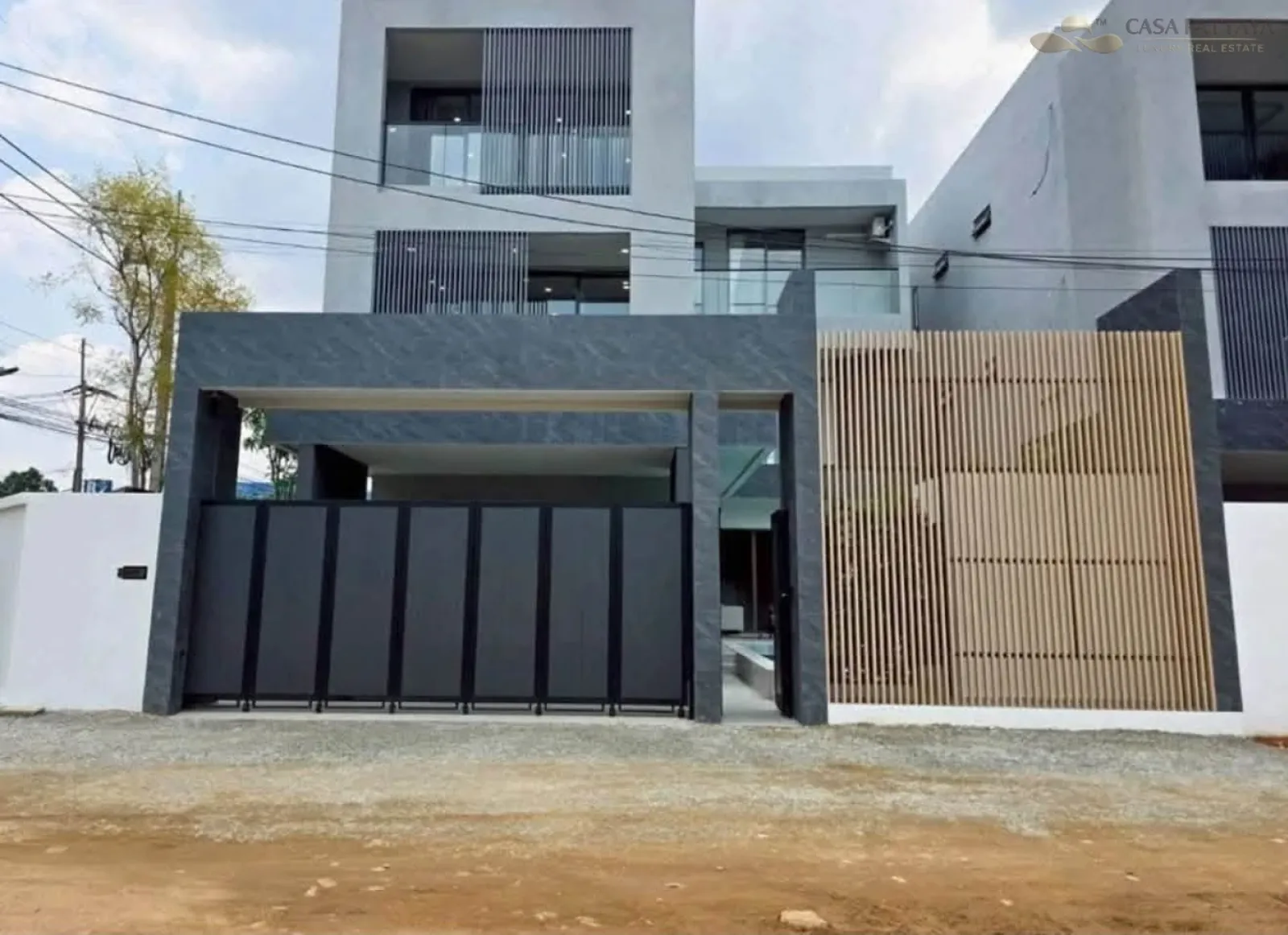 Luxury 3-Storey House with Lift For Sale near Jomtien Beach