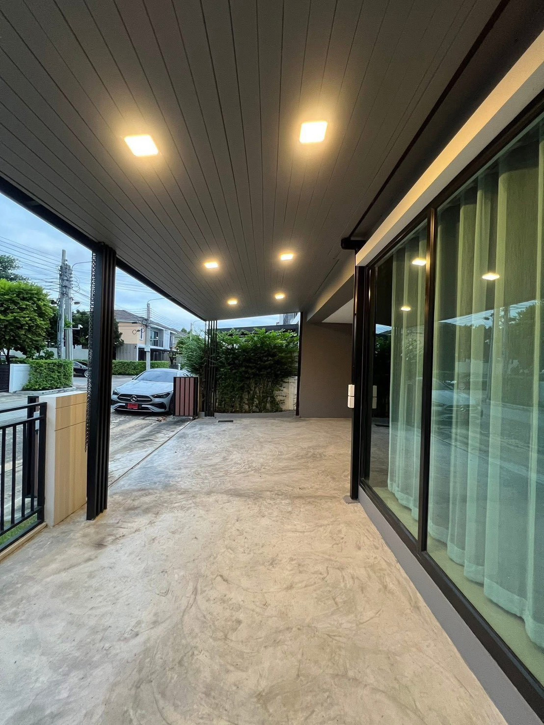 🏡 ให้เช่าบ้านเดี่ยว 2 ชั้น หมู่บ้านอารียา โคโม่ (วงแหวน–รามอินทรา)มี 4 ห้องนอน 2 ห้องน้ำ 1 ห้องแม่บ้าน บ้านพร้อมอยู่ สภาพดีมาก มี สระว่ายน้ำ ฟิตเนส และ 7-Eleven หน้าหมู่บ้าน 🔥เพียง 27,000 บาท/เดือน – รูปที่ 2