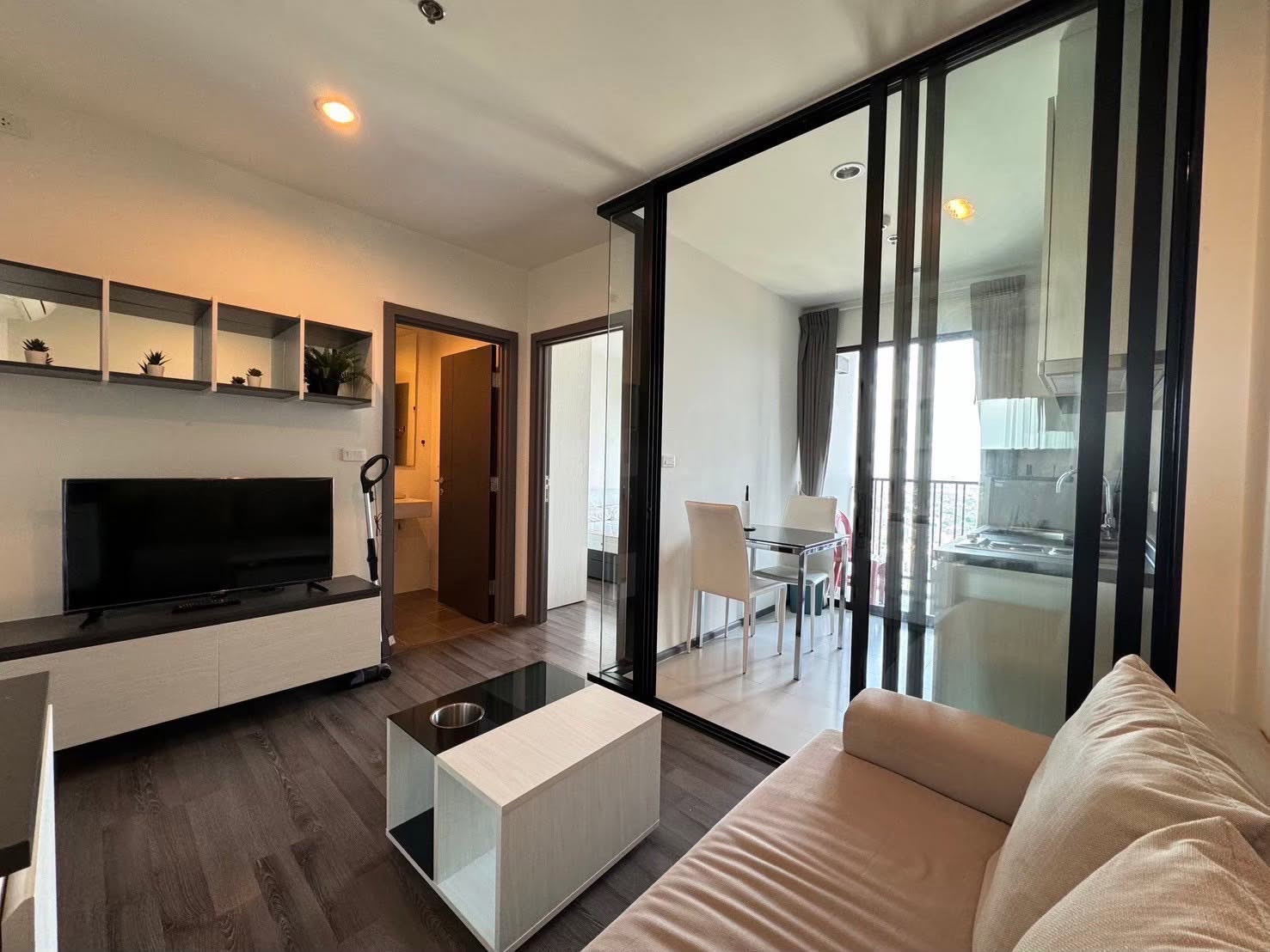 For rent: THE BASE PARK WEST SUKHUMVIT 771 bedrooms | 31 sq m. • 39th floor, rent 16,000 baht/month For rent: THE BASE PARK WEST SUKHUMVIT 771 bedrooms | 31 sq m. • 39th floor, rent 16,000 baht/month