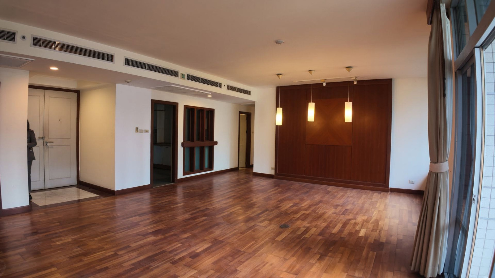 Condo for sale, 3 bedrooms, All Seasons Mansion Wireless Road, near BTS Ploenchit, with furniture, ready to move in Ref.CS 1018 K