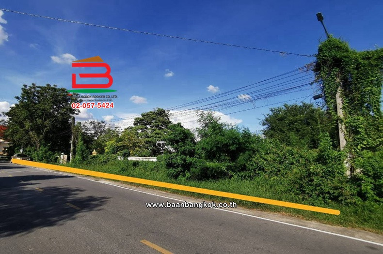 Empty land, area 1-3-26 rai, behind Ratchapruek Circle. (Soi next to Triumph showroom) Ratchaphruek Road, Bang Khun Kong Subdistrict, Bang Kruai District, Nonthaburi