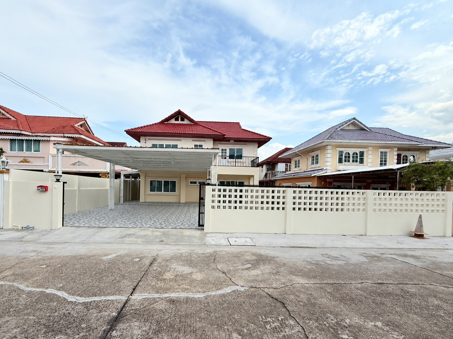 🏡 2-story detached house, Rattanathibet-Tha It location. Large plot of land 80 sq m, 4 bedrooms, 2 bathrooms, parking for 4 cars, near the MRT Purple Line, price only 6.7 million baht! 🏡 2-story detached house, Rattanathibet-Tha It location. Large plot of land 80 sq m, 4 bedrooms, 2 bathrooms, parking for 4 cars, near the MRT Purple Line, price only 6.7 million baht!