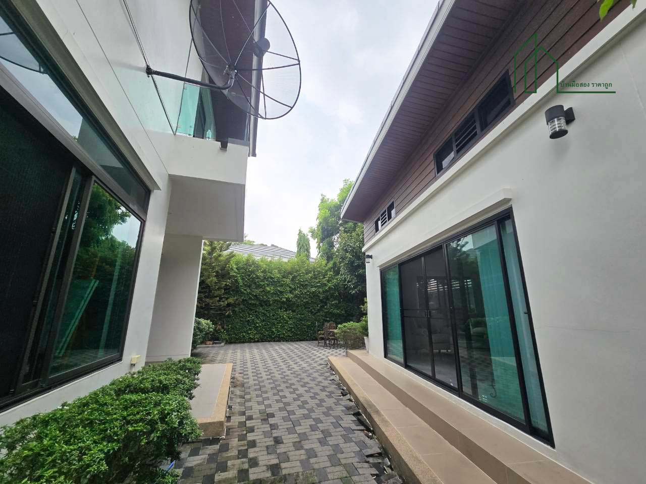 บ้านเดี่ยว 2 ชั้น สไตล์โมเดิร์น หลังมุม เทรนดี้ ธารา ร่มเกล้า มีนบุรี  – รูปที่ 4
