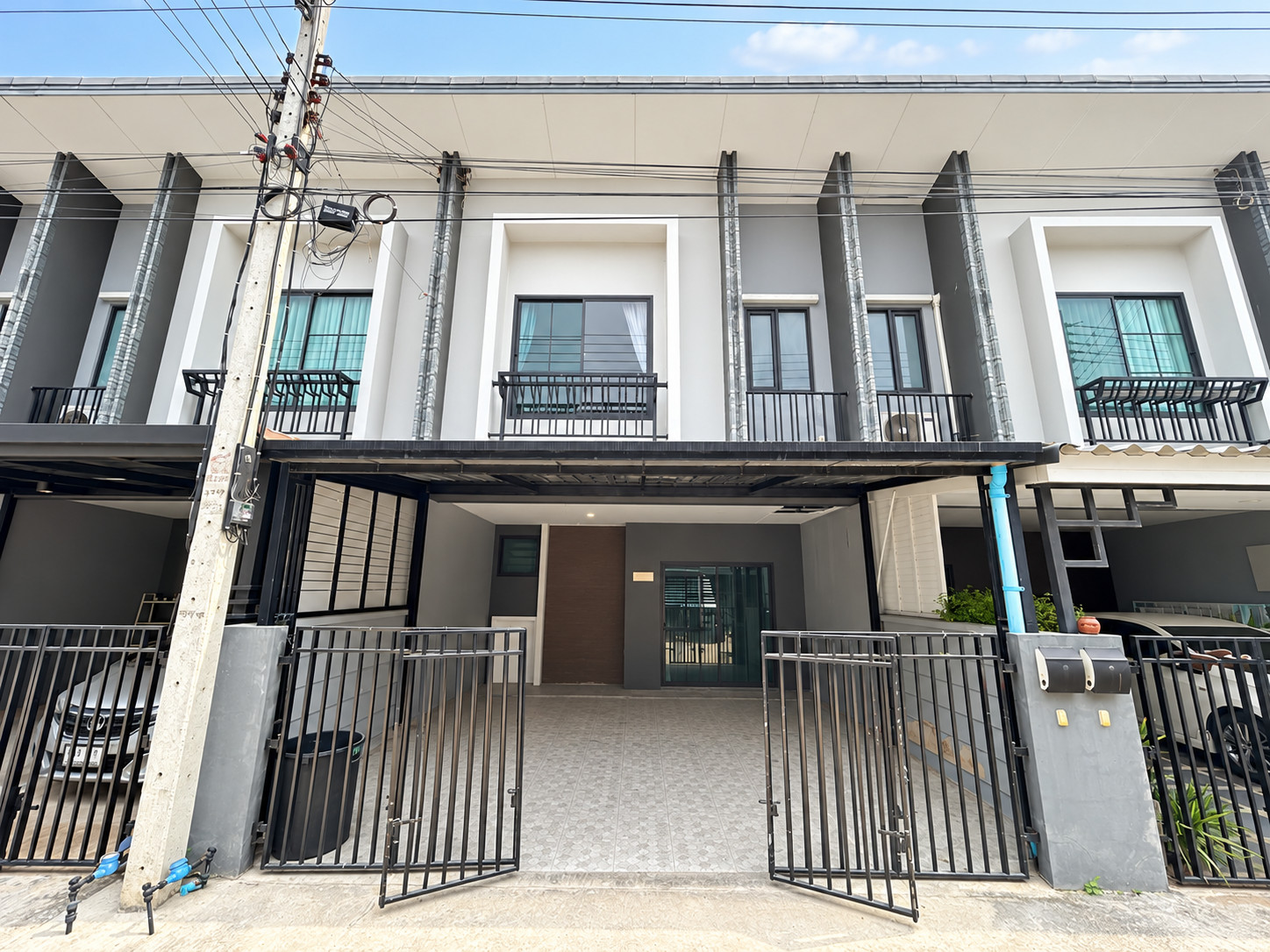 🏡 2-story townhome, Ring Road location - Hathairat, area 20 sq m, 3 bedrooms, 2 bathrooms, price only 2.77 million baht!