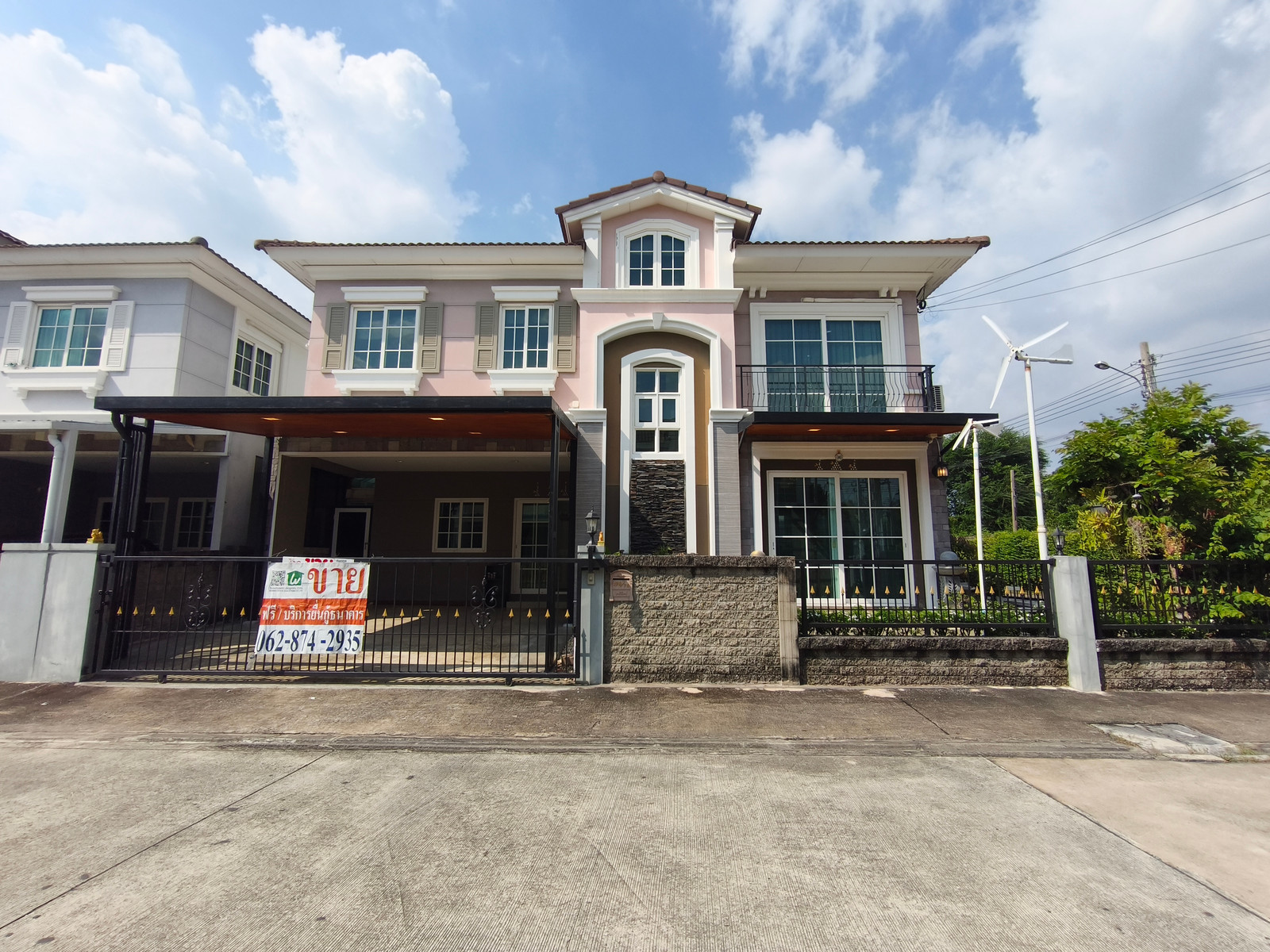 For sale WX04: Corner detached house, English style, luxurious and private. Golden Neo Ladprao-Kaset Nawamin Project