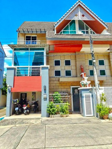 Bangkok Arts and Crafts 500 m. Lat Phrao 83-91 Home office for rent, 3 floors, corner unit, 7 work rooms, 3 bathrooms, near Makro Lat Phrao, 800 m., land 28.2 sq m., with furniture.