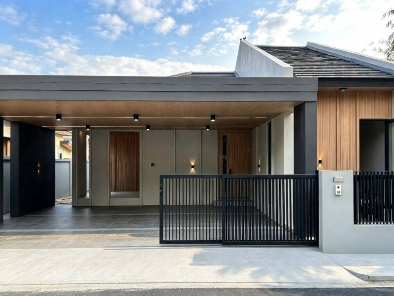 [Instant 400,000 THB discount on every unit! Free transfer fees] Detached house for sale in Sriracha-Rai Kluay – corner unit, includes EV charger.