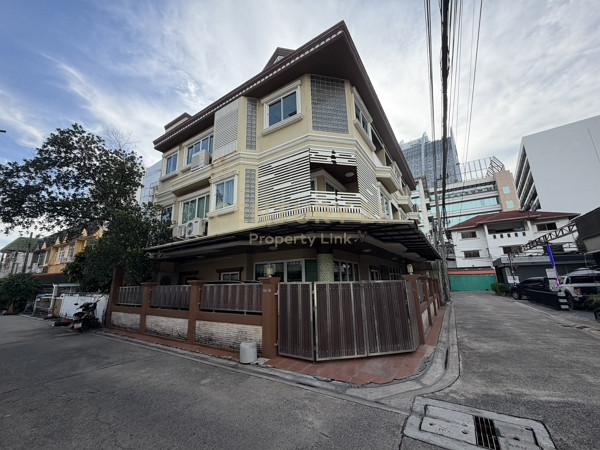 Perfect for Large Families: 4-Story House (53 Sq.w.) near UTCC with Flood-Free Guarantee! No.59-HH-69046