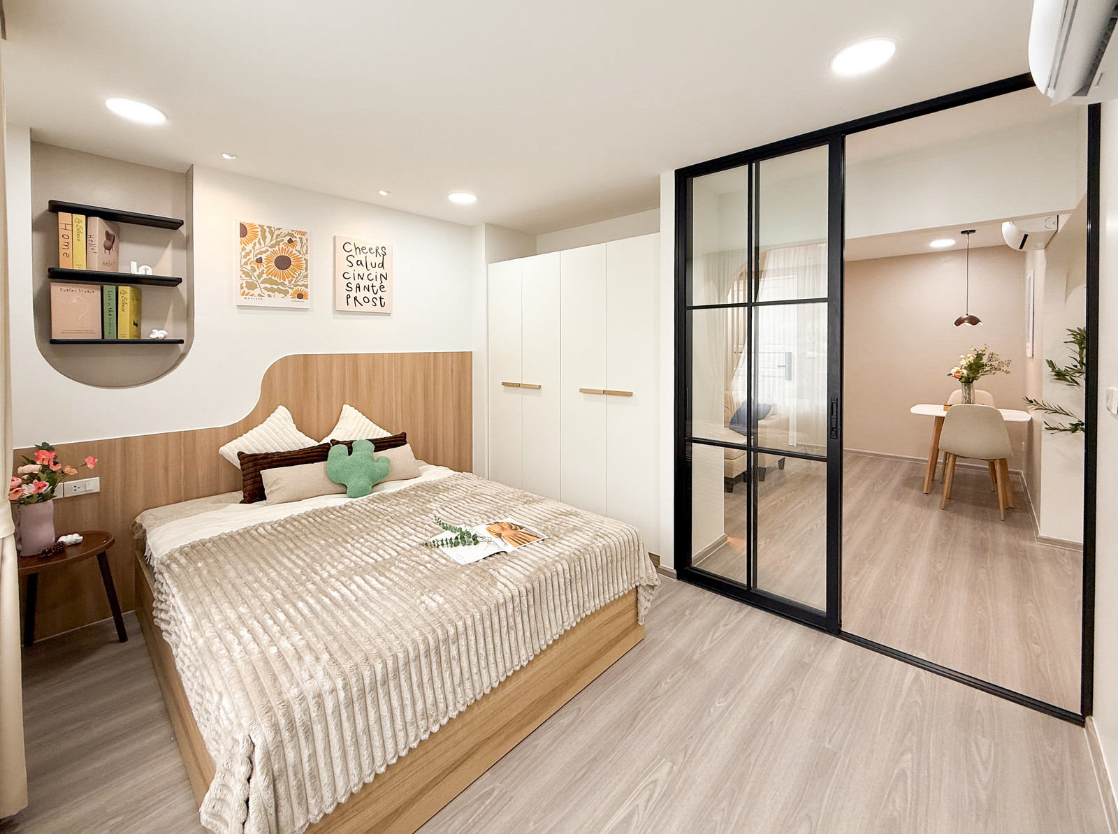 K-7302🔥🔥 Spacious, well-proportioned room, separate kitchen, Condo Ratchada City 18, ready to move in, near MRT Huai Khwang.