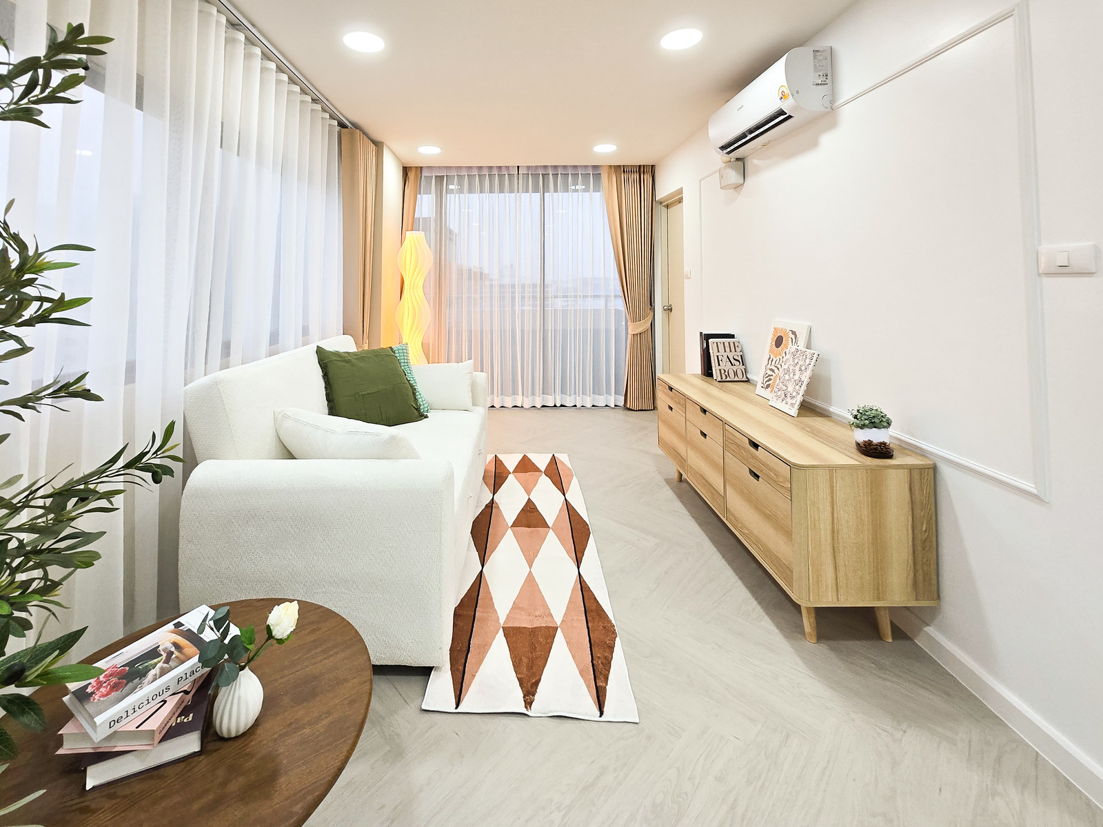 K-7301 🔥🔥 Corner room, large room, 2 bedrooms, good location, near MRT Huai Khwang, for sale! Condo Ratchada City Pracharat 7, newly decorated rooms, ready to move in.