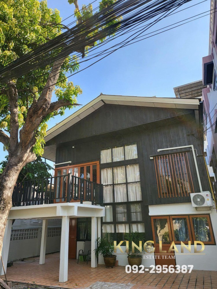 🔥 ทำเล รัชดาสุทธิสาร 🔥 บ้านหลังนี้ออกแบบมาเพื่อทำ Airbnb  #ให้เช่าบ้านเดี่ยว 2 ชั้น สไตล์ไทยคลาสสิก ใกล้ MRT สุทธิสาร เหมาะสำหรับทำ Airbnb หรือที่พักนักท่องเที่ยว 🏡