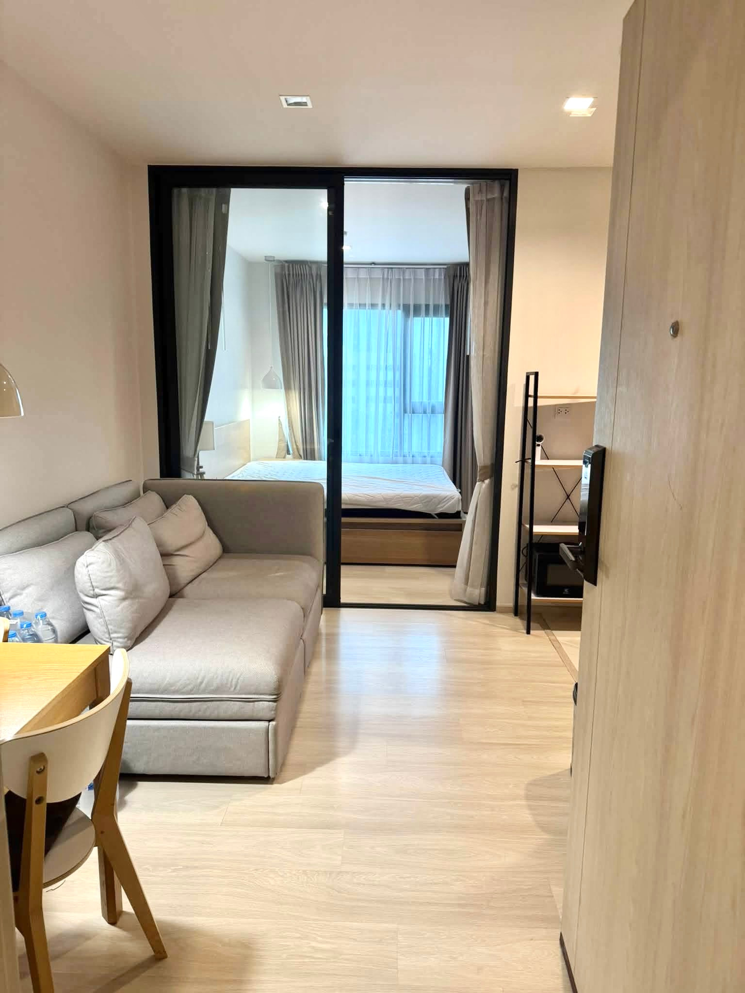 For Rent: Life One Wireless, 35 sq.m., 1 Bedroom, 1 Bathroom, 10th Floor, Same Floor as the Garden, Near Central Embassy, THB 26,000/Month