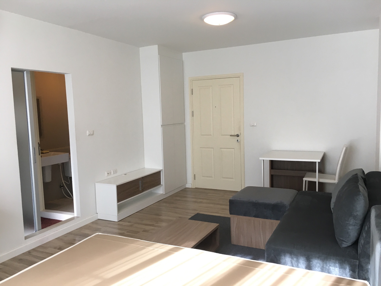 For rent, D Condo Rangsit Phase 2, Sansiri, opposite Thammasat. Chiang Rak Gate 1 - Dcondo Rangsit Thammasat University