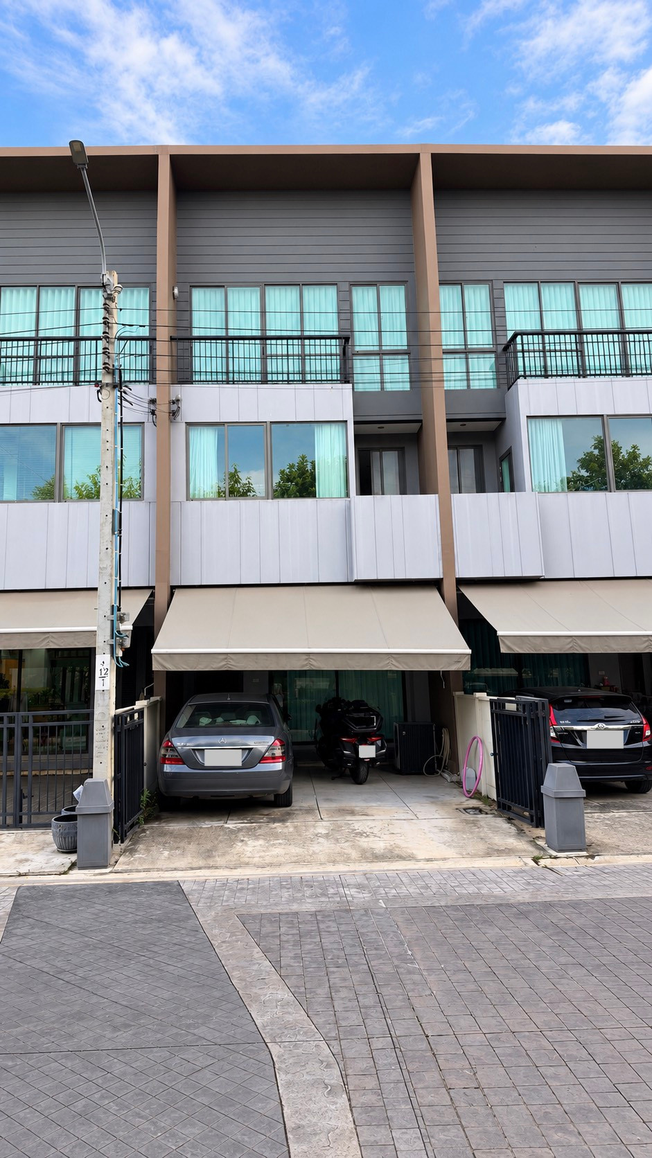 ขายบ้านกลางเมือง พระราม 9–กรุงเทพกรีฑา 3 ชั้น วิวสวน ติด Clubhouse ถนนกว้าง Built-in พร้อมอยู่  5.9 ล้าน